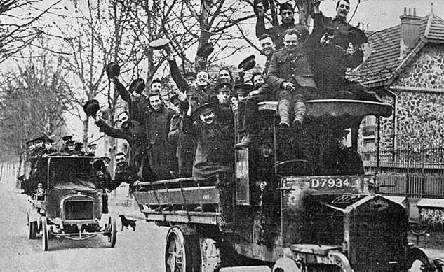 By bus to the front From Ray Mentzers Photos of the Great War RFC crew - photo 20