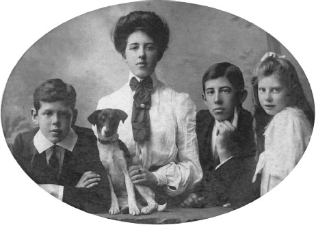 Family portrait of Leonard 3rd on the right and his siblings Note that Hal - photo 6