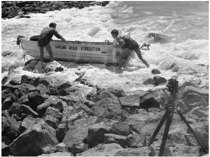 Manoeuvring the boat over the weir at Bourke during our Darling River - photo 7