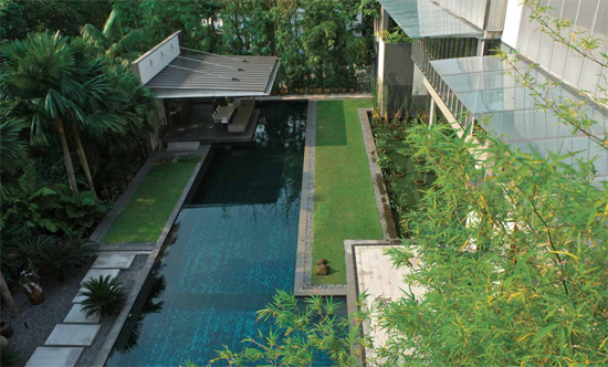 The bridge at the summit of the house overlooks the swimming pool and pavilion - photo 4