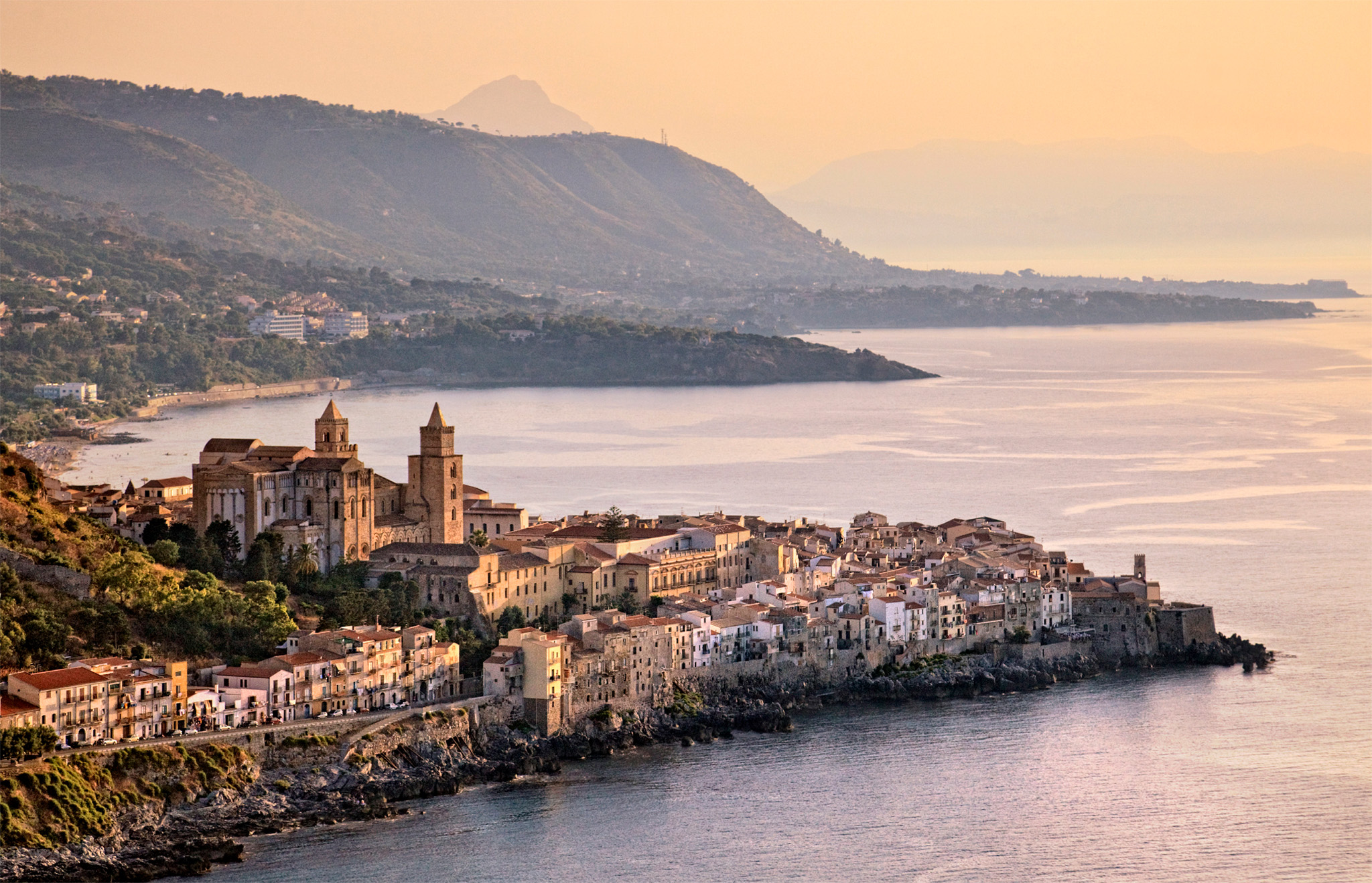 t The pretty town of Cefal by the coast Welcome to Sicily Reasons to Love - photo 5