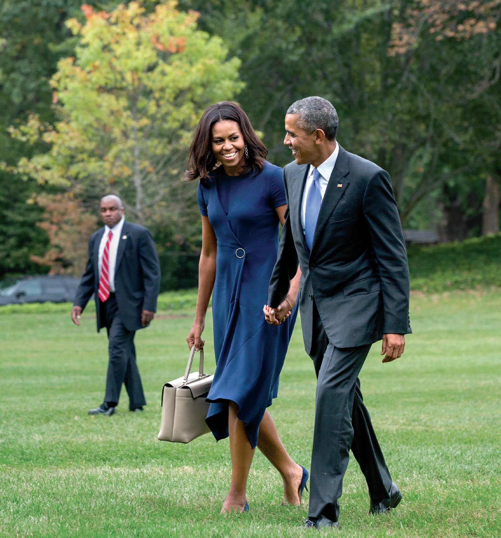 President and Mrs Obama smile at each other as they walk from Marine One on - photo 7