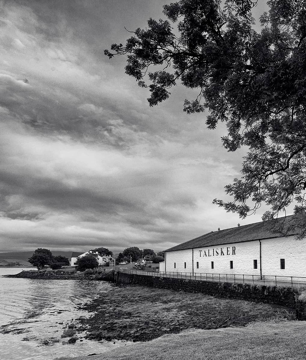 SPIRIT OF PLACE Whisky Distilleries of Scotland CHARLES MACLEAN Photographs - photo 3