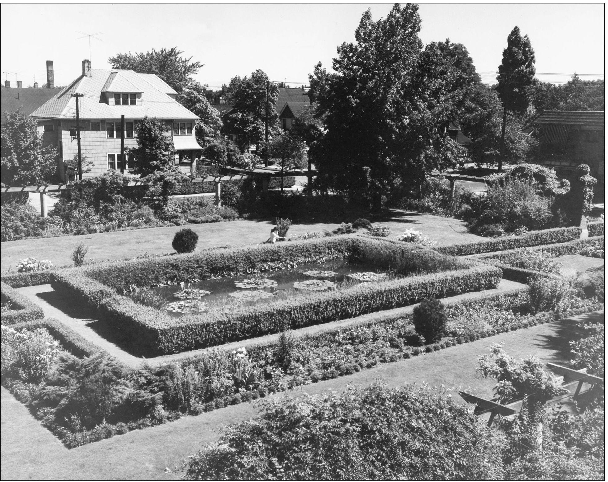 The memorial garden of the Lakeview Elementary School was cultivated on the - photo 4