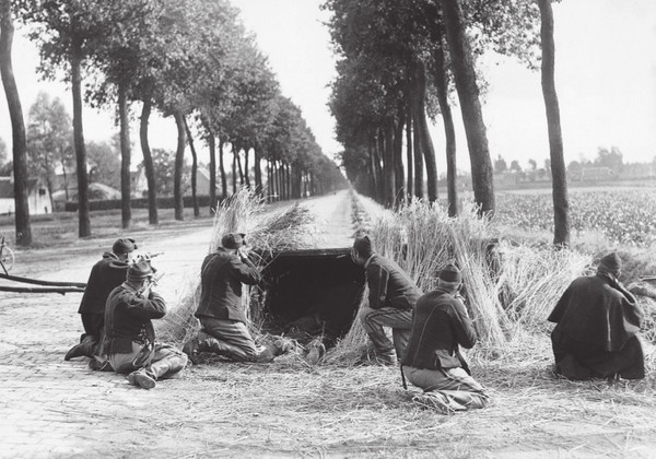 Two photographs both posed but both illustrating Belgiums real and spirited - photo 17