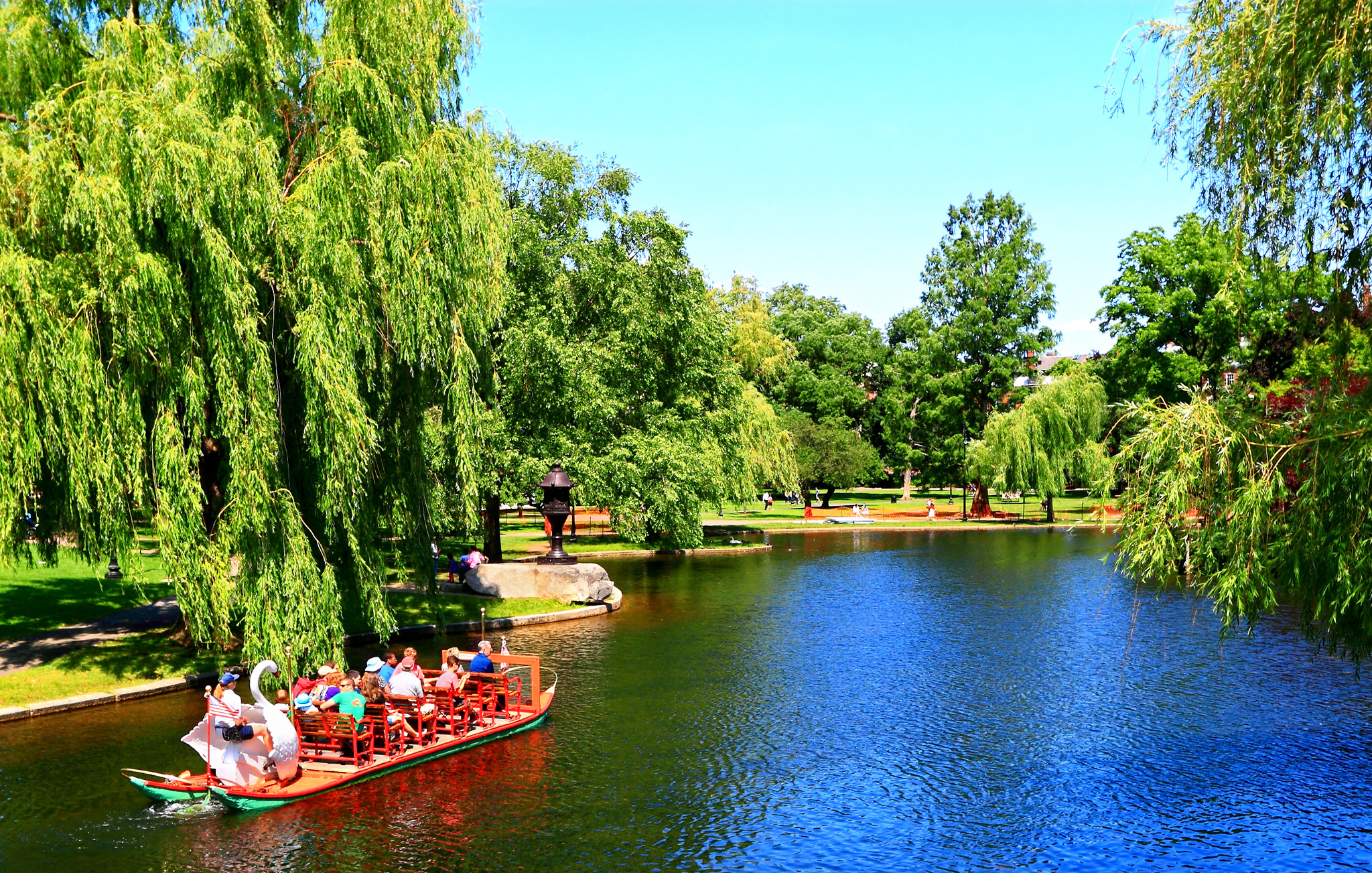 Public Garden is a vibrant green space in the heart of the city Afternoon - photo 4