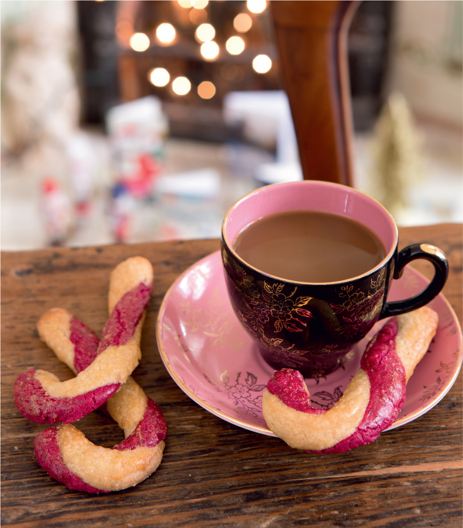 Candy Cane Biscuits CRANBERRY AND RUM STAR CHRISTMAS TREE A stunning sweet - photo 6
