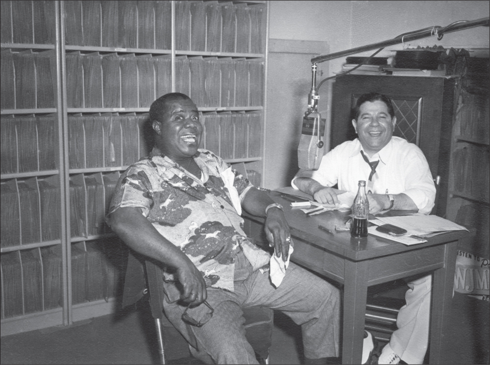 Louis Armstrong flashes his famous smile as fellow New Orleans trumpeter Tony - photo 2