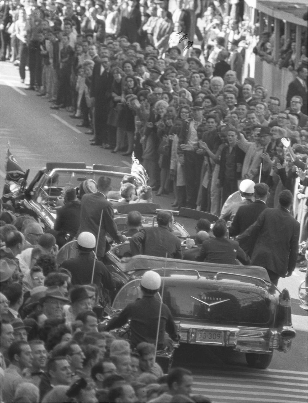 1225pm Friday 22nd November The Presidential limousine on Main Street - photo 2