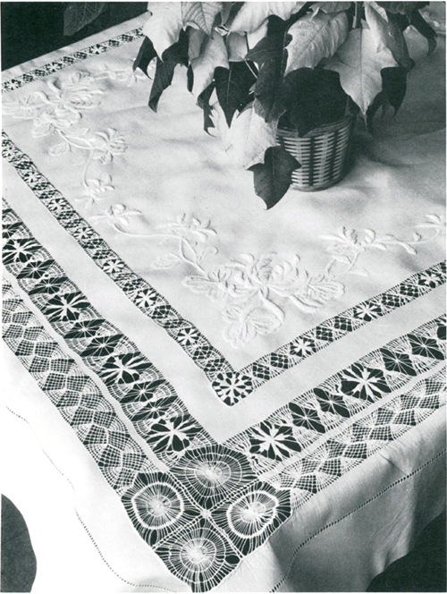 Grandmas teacloth shows well-designed borders with contrasting white surface - photo 3