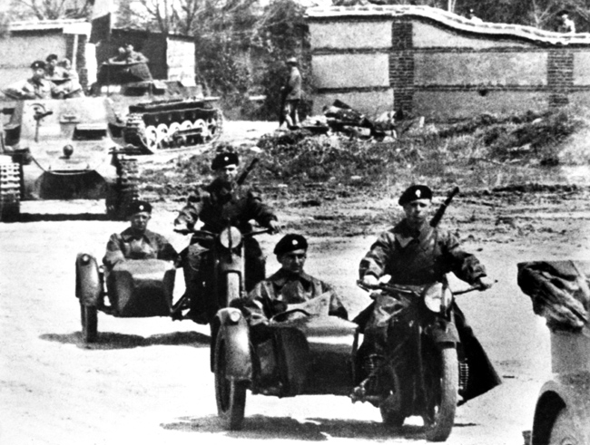 Mechanized forces of the German Condor Legion move through Spain during the - photo 4