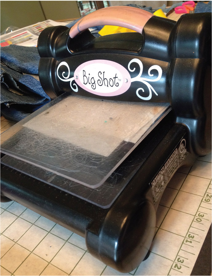 A die-cutter like the Sizzix Big Shot can cut pieces of fabric in nice even - photo 5