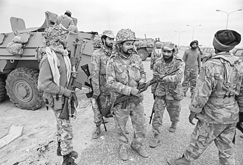 7 Saudi Arabian soldiers prepare to load into armoured personnel carriers - photo 9