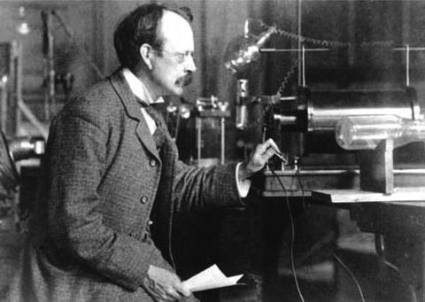 Figure 12 JJ Thomson giving a lecture demonstration in the Cavendish - photo 2