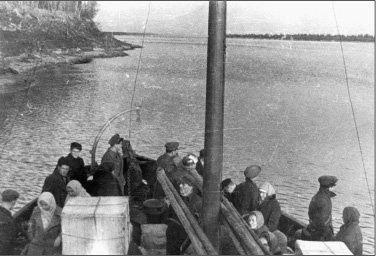 Mochulsky and his friend Volodia Kravtsov in dark hats far left on a - photo 3