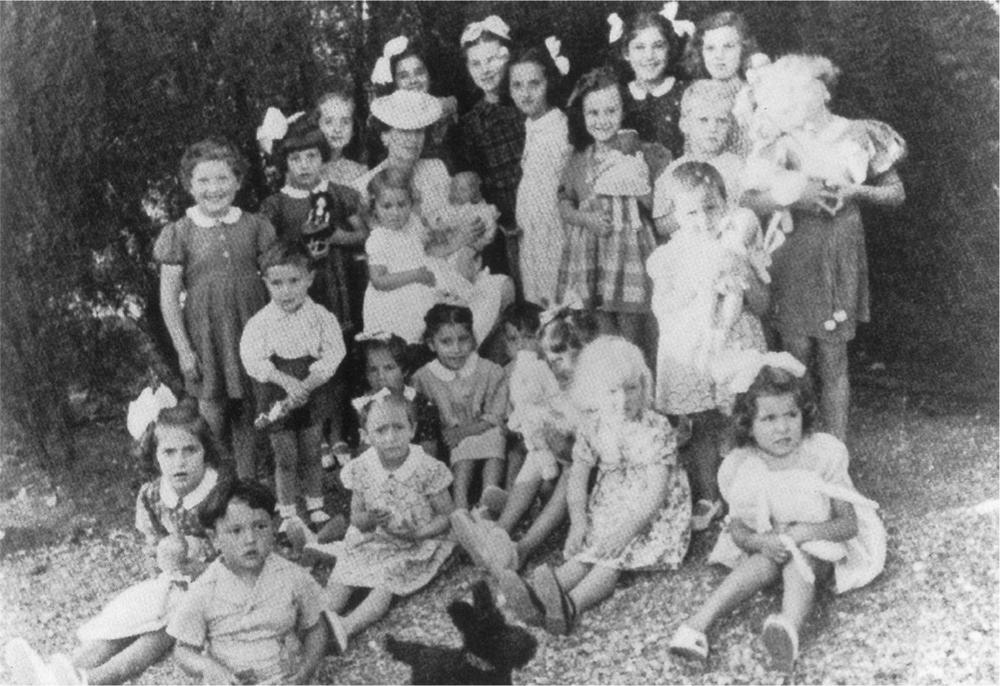 19 Children of the La Foce estate for whom Iris started a school 20 - photo 19