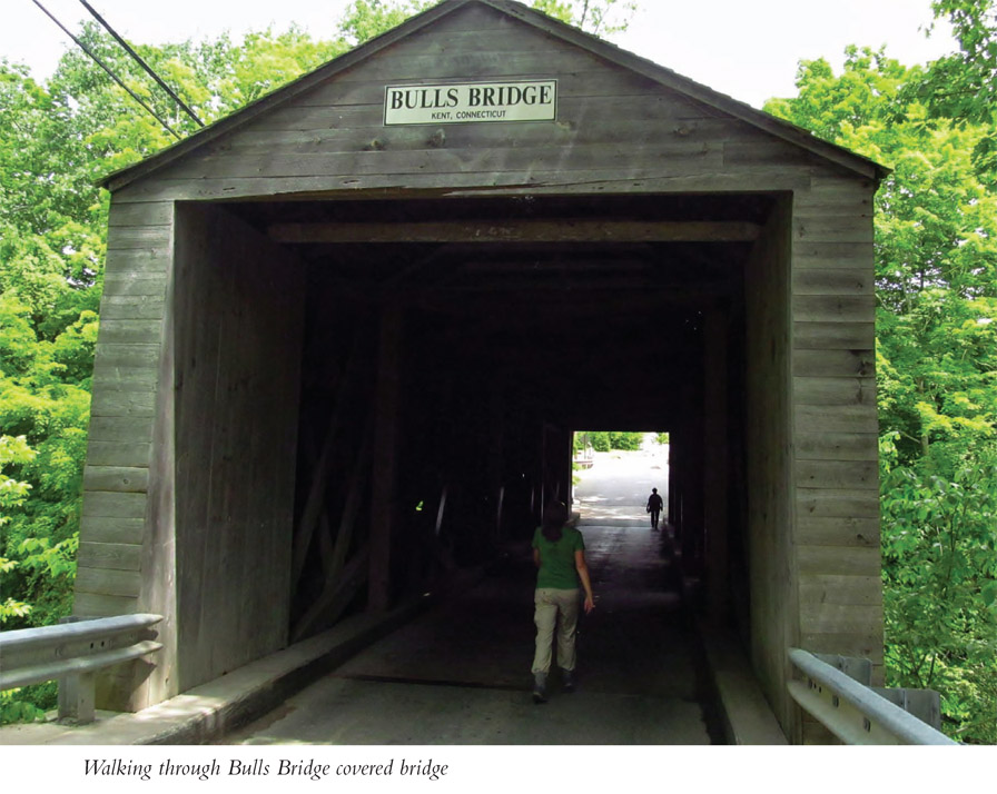 You then pick up a connector to meet the Appalachian Trail Your southbound - photo 4