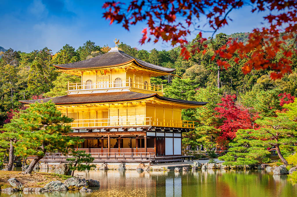 BULE SKY STUDIOSHUTTERSTOCK Kyoto Osaka Top Sights Gion Gion is Kyotos - photo 6