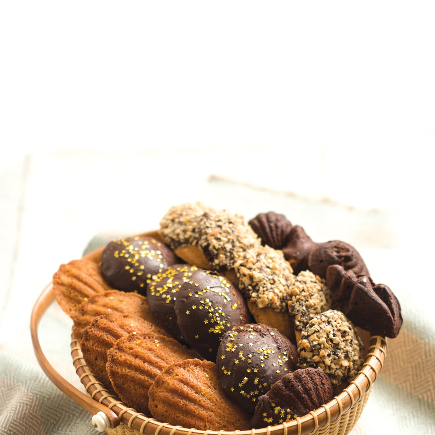 Madeleines elegant french tea cakes to bake and share - photo 4