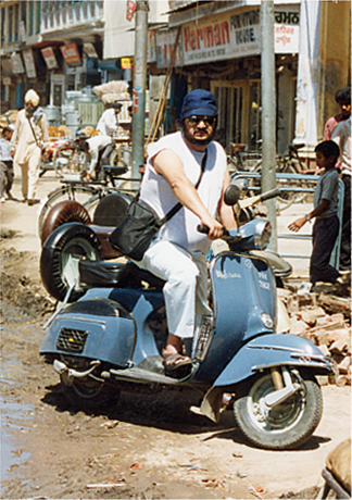 No helmet Pops throws caution to the wind astride a scooter in India Today - photo 8