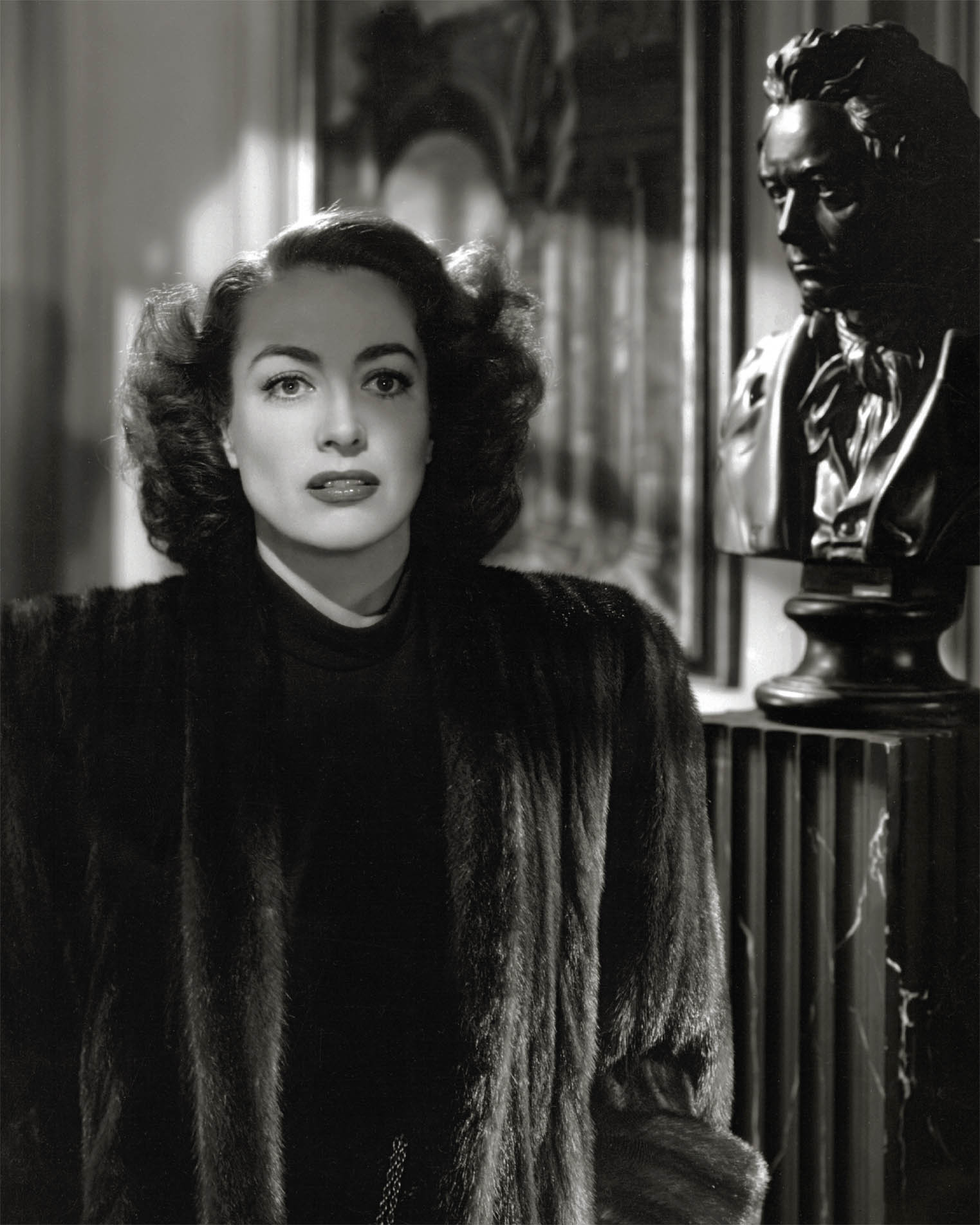 Joan Crawford personifies the film noir heroine in Jean Negulescos Humoresque - photo 7