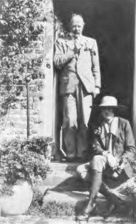 10 Harold and Vita at Sissinghurst 1938 11 The MP for West Leicester - photo 12