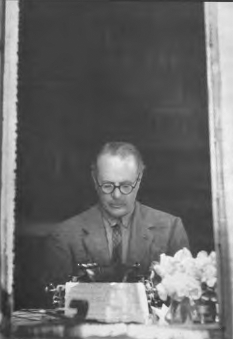 12 Harold at his typewriter at Sissinghurst 13 Canvassing in North - photo 14