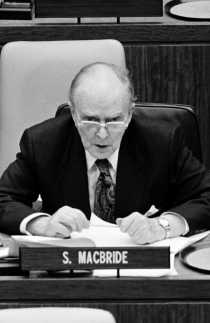 Sen MacBride a Nobel peace laureate for 1974 and soon thereafter a Lenin - photo 7