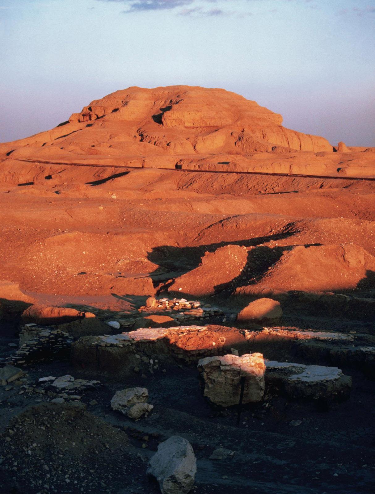 The sanctuary of Ishtar goddess of love and war existed at Uruk for around - photo 1