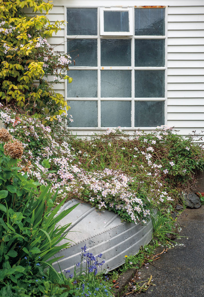 The authors dinghy photograph by Bruce Foster I I keep a dinghy on or beside - photo 7