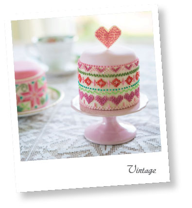 Lindy Smiths Mini Cakes Academy - photo 3