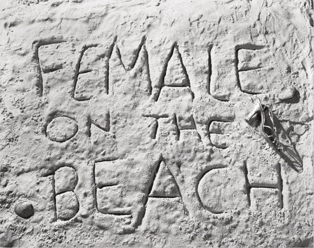 Female on the Beach 1955 starring Joan Crawford Independent Visions MPTV - photo 4