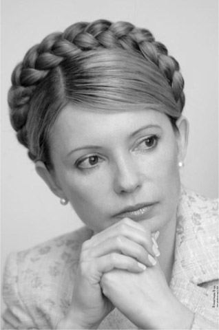 9 Yuliia Tymoshenko in a studiously glamorous pose 10 Mona Yuliia 11 - photo 11