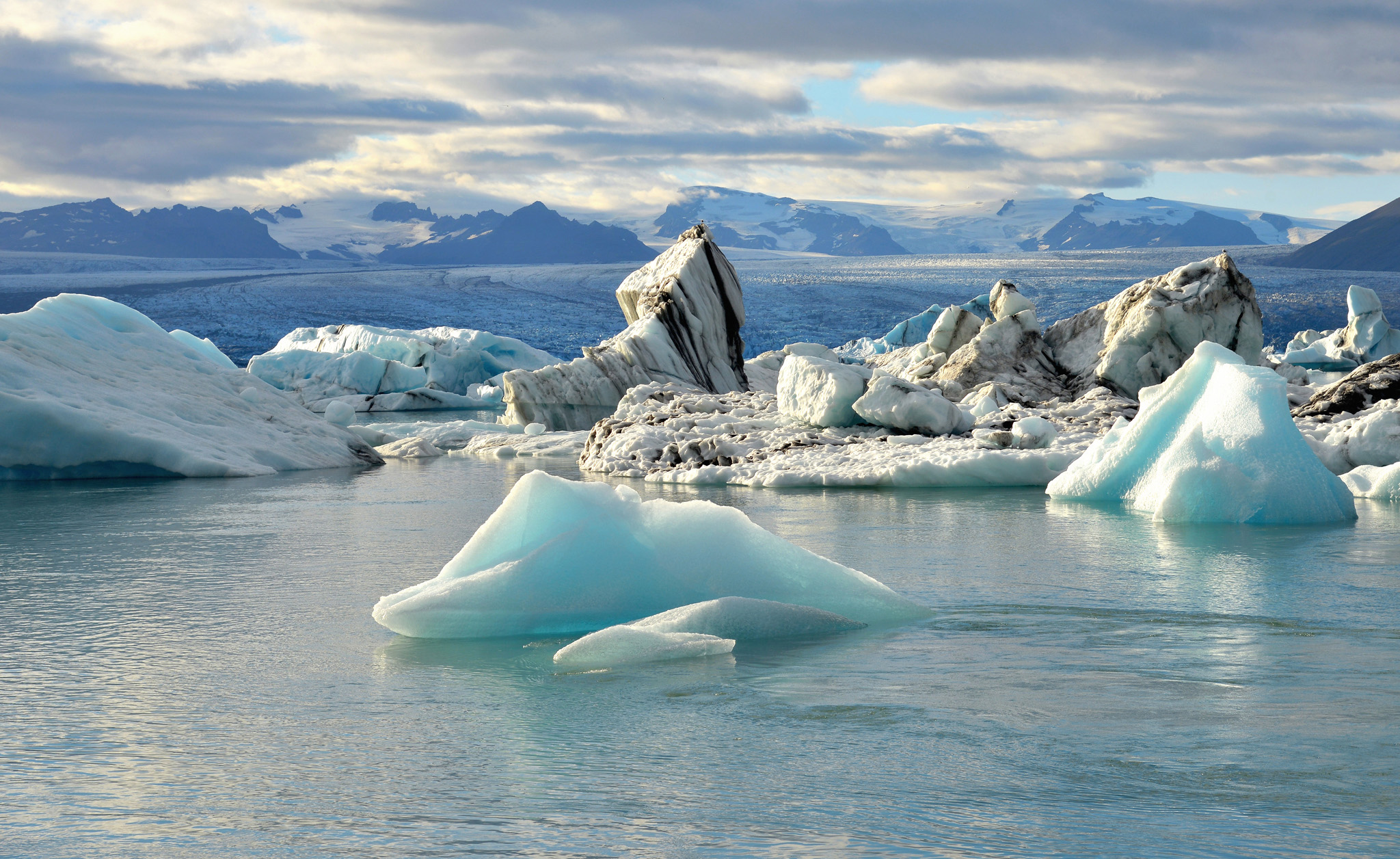 Jkulsrln lagoon is filled with floating blue icebergs Day 4 Travel up the - photo 7