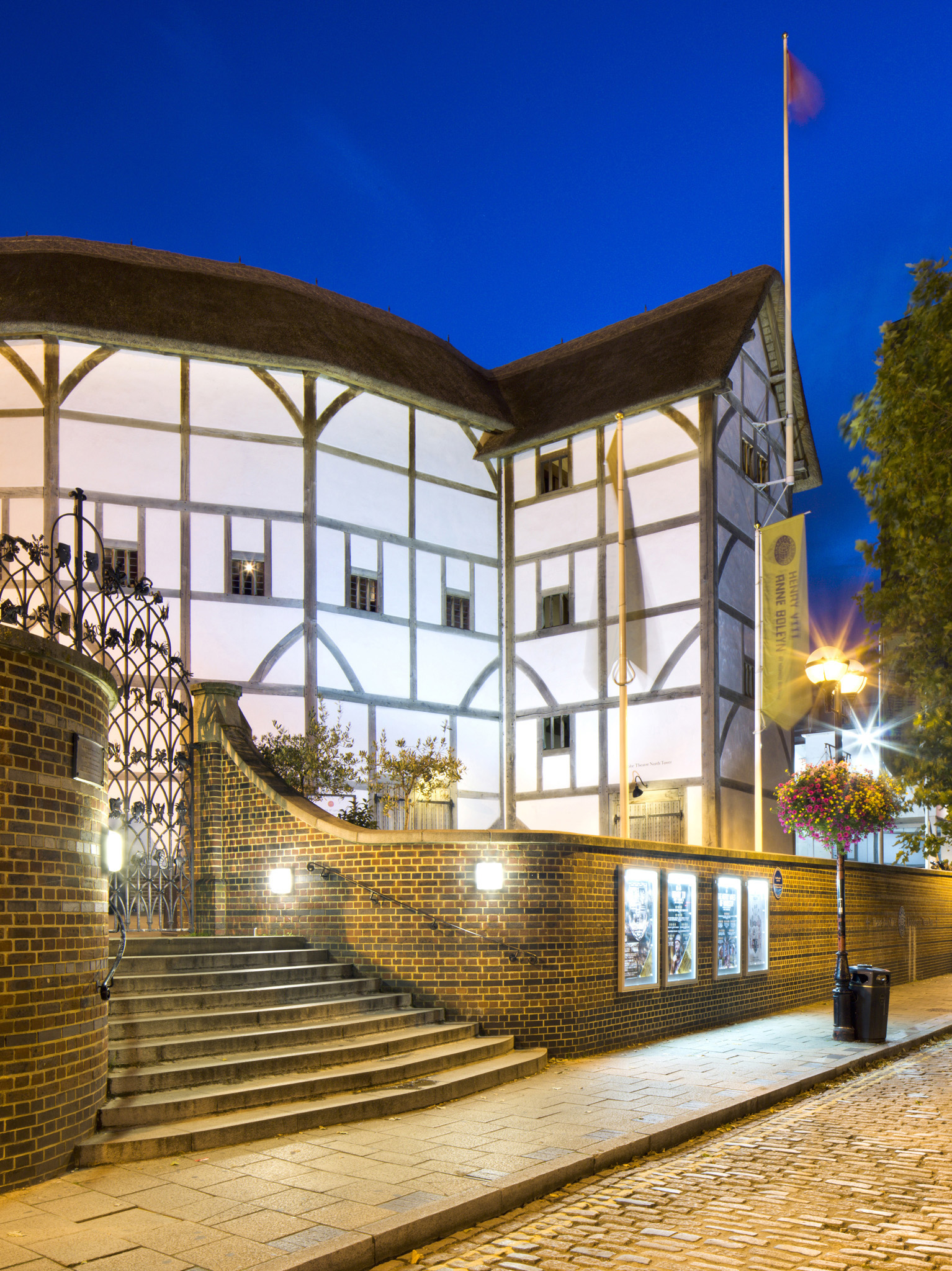 Shakespeares Globe is a replica of the original Globe Theatre Day 2 - photo 4