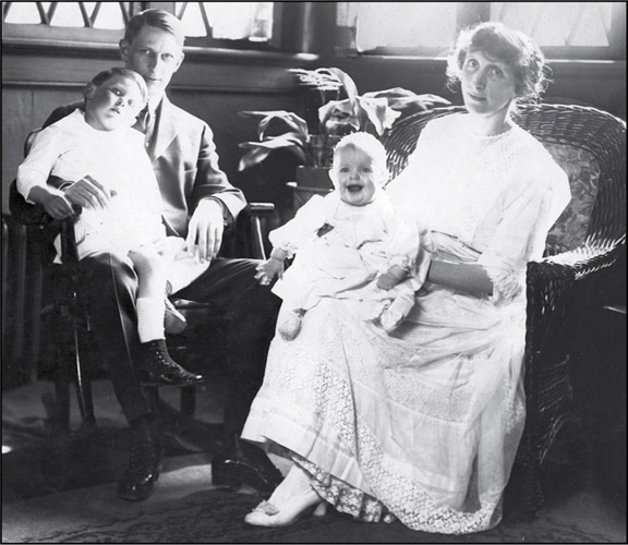 The Nohl family in 1914 Baby Mary is happy on her mothers lap Max sits on - photo 10