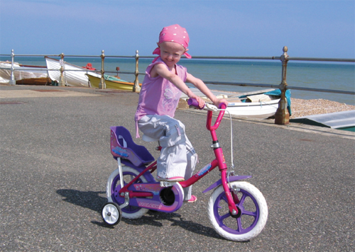 Riding my bike by the beach at Bexhill-on-Sea 2002 Dressing up as Princess - photo 9