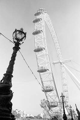 Blow through the city on a double-decker bus and take a pinch-me-Im-in-London - photo 16