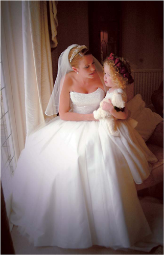 This is a beautiful image of the bride and her daughter Libby The little girl - photo 8