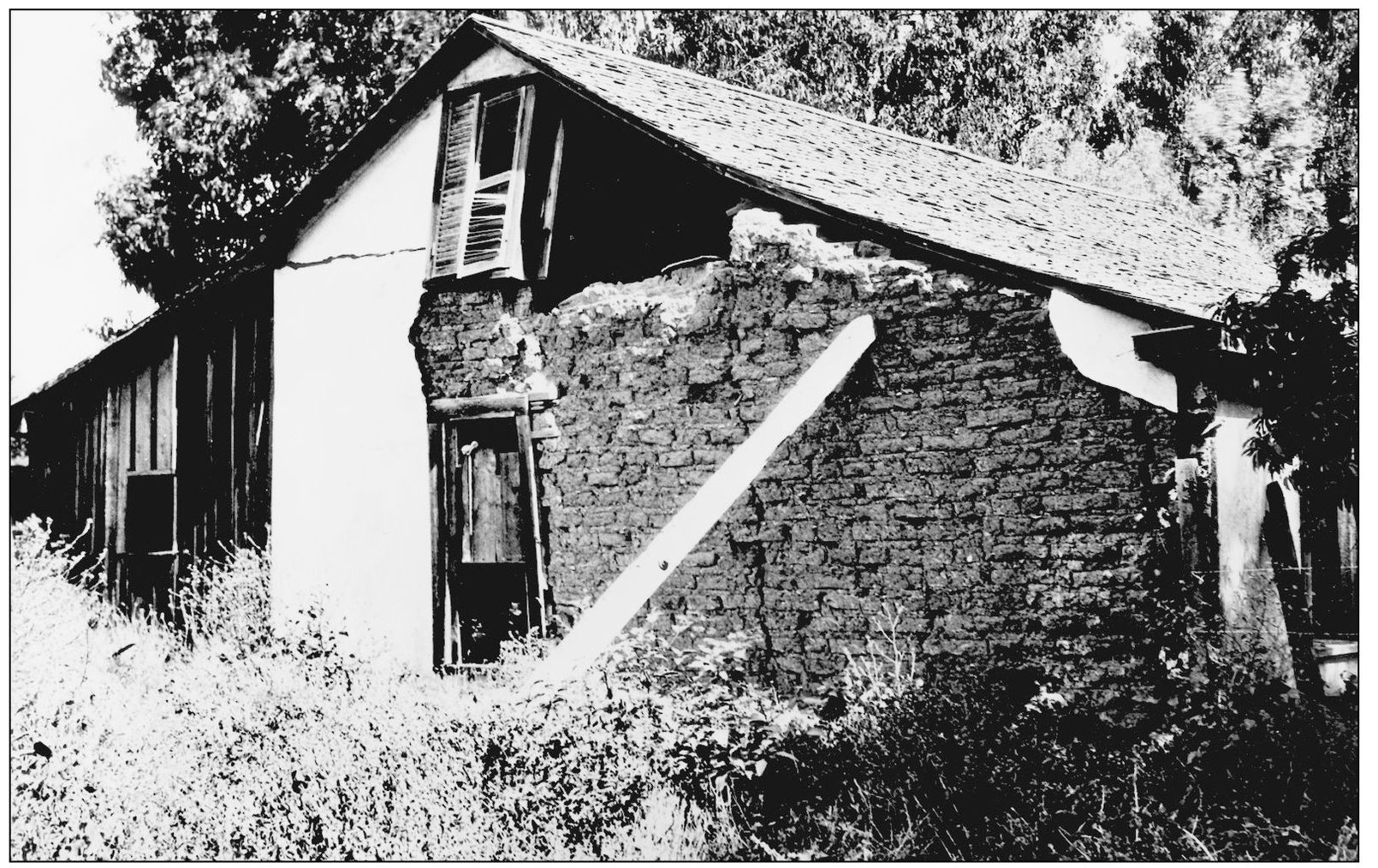 ROCHES ADOBE 1900 Pictured is one of several buildings that later constituted - photo 7