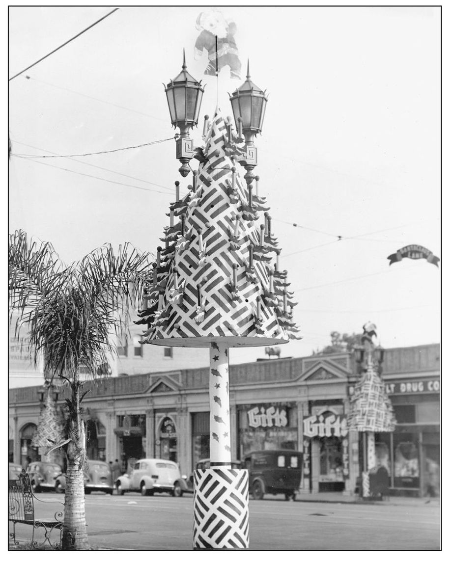 HOLLYWOOD BOULEVARD DECORATIONS 1940 Businessman Harry Blaine conceived the - photo 6