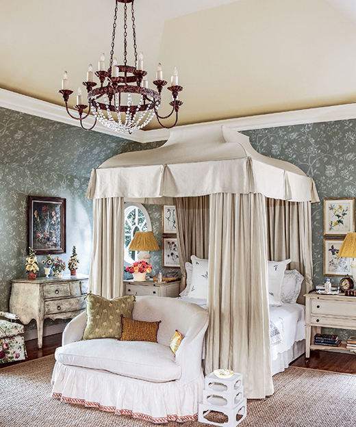 Charlotte Moss decked the master bedroom of her summer home in East Hampton - photo 16