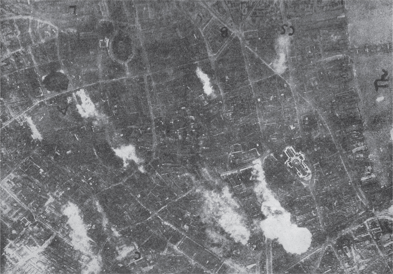 Aerial view of bombing of London 7 July 1917 Jan Smuts and Arthur - photo 10