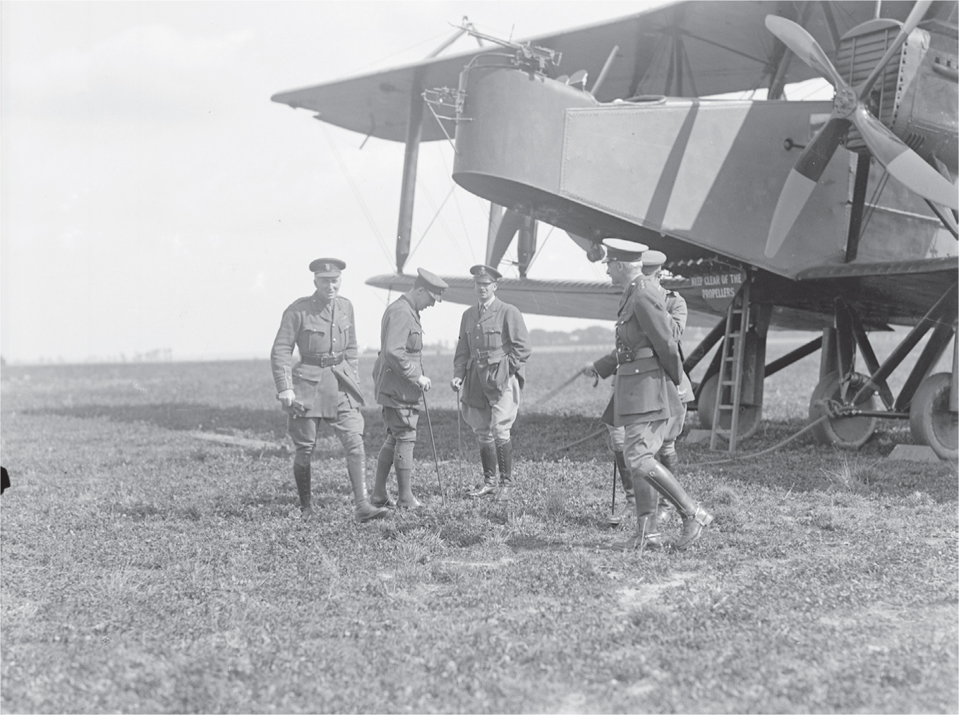 Handley Page O400 heavy bomber 1918 Training US officers in aerial - photo 18