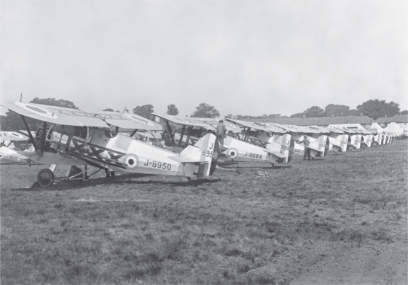 Siskin aircraft lined up at Hendon Air Show 1929 Vickers Victoria - photo 23