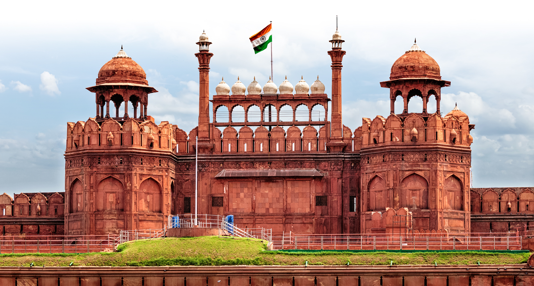 The Red Fort offers a glimpse into the opulent lifestyle of the citys former - photo 4
