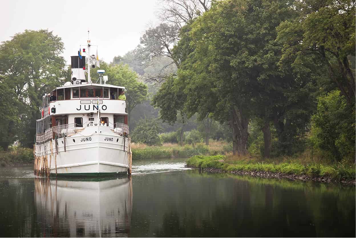 Gta Kanal Slip into a slower gear and sail by steamship along the engineering - photo 12