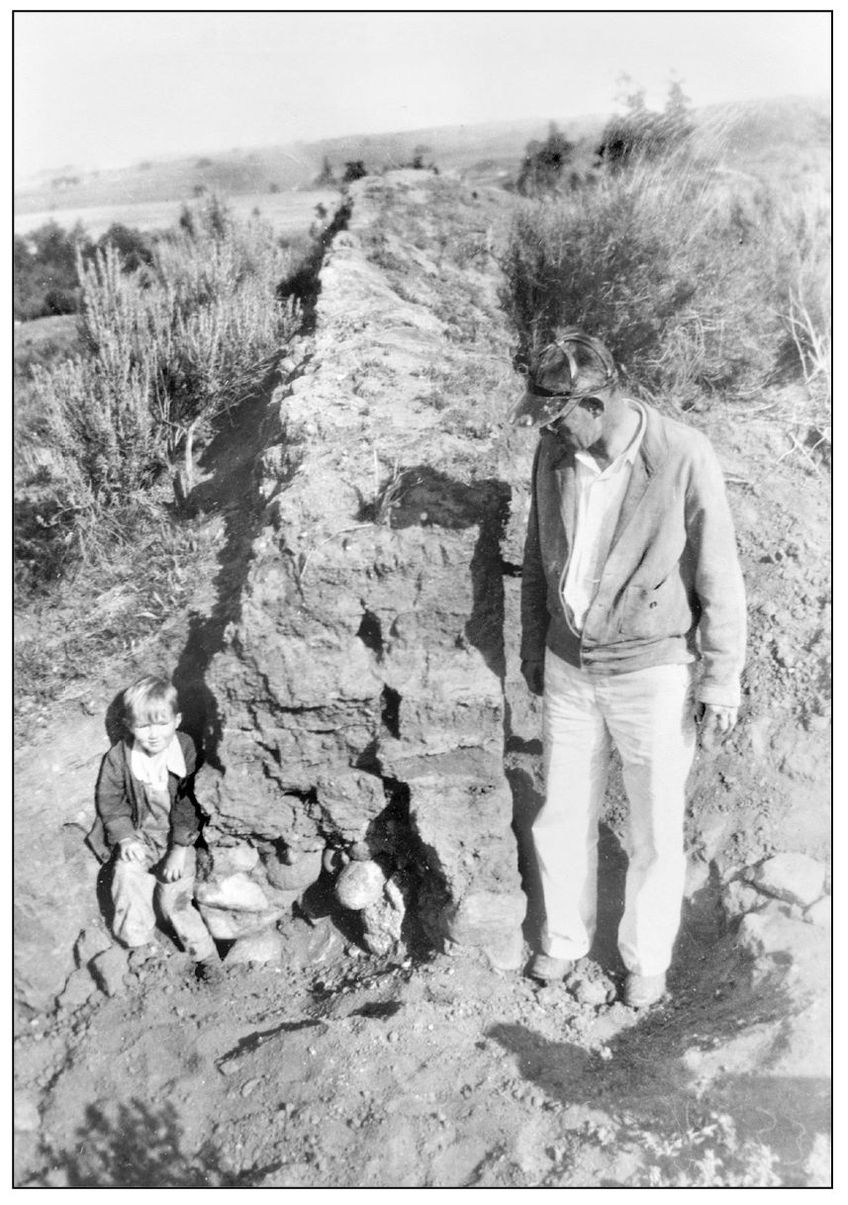 ESTANCIA DIG Richard F Van Valkenburg and Arthur B Perkins discovered the - photo 8