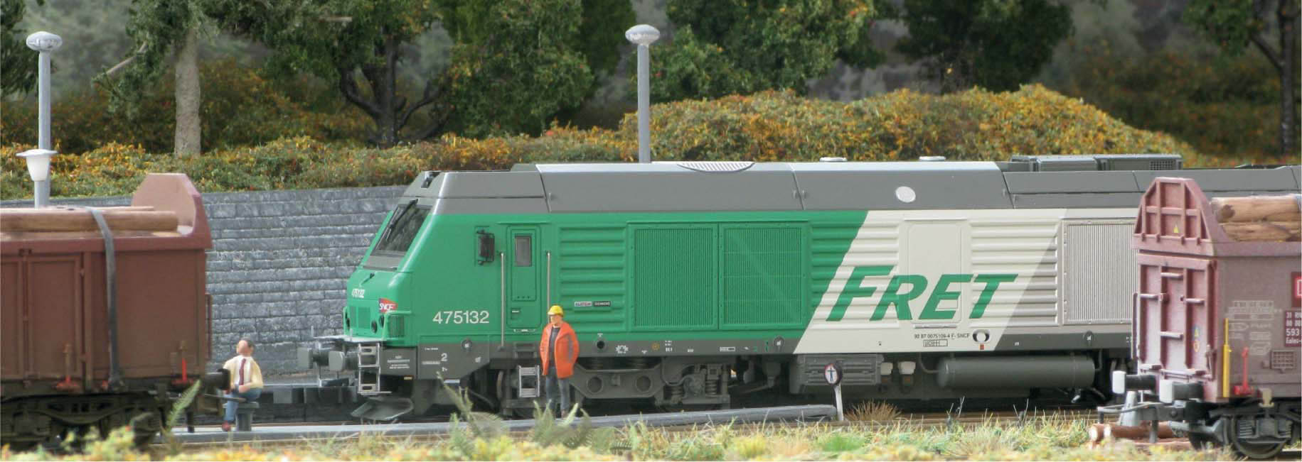 Shunting wagons in timber loading yard in HO scale using SNCF Fret motive - photo 4