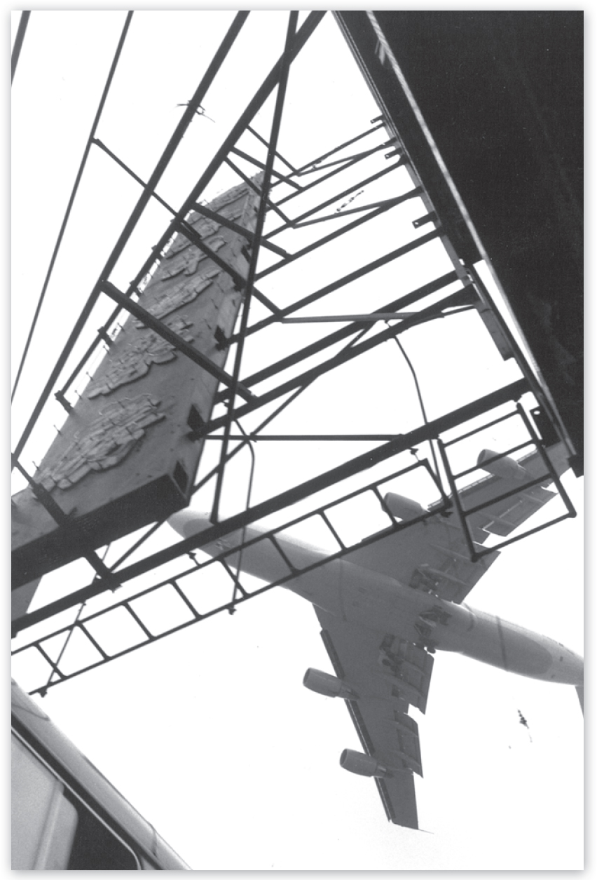 Steve and Finns plane landing at Kai Tak Chinese civilization first developed - photo 9